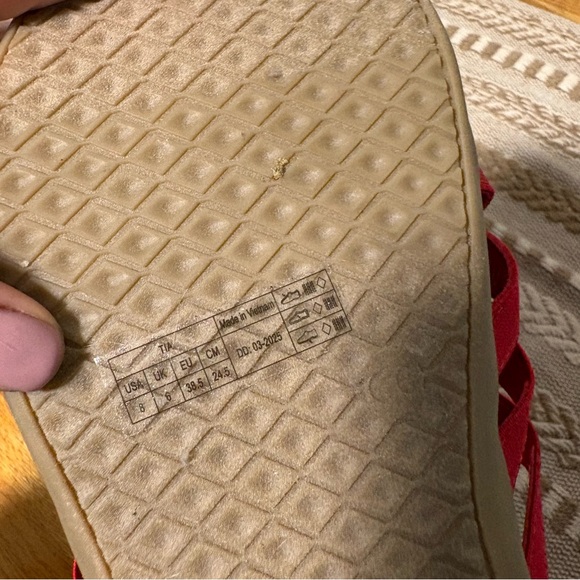 Vionic Red Tia Sandals 8 comfort shoes - Picture 3 of 5
